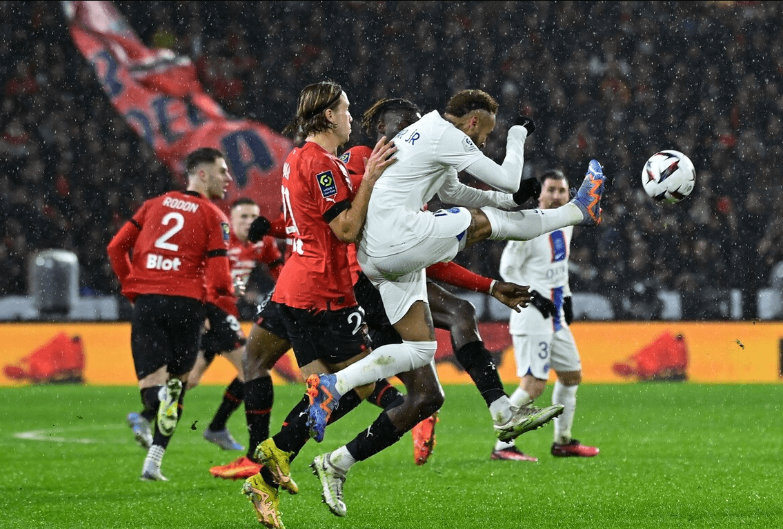 包含法甲倒计时，上海申花今晨单刀错失，细节引发关注，赛场秩序良好，控场能力受关注的词条